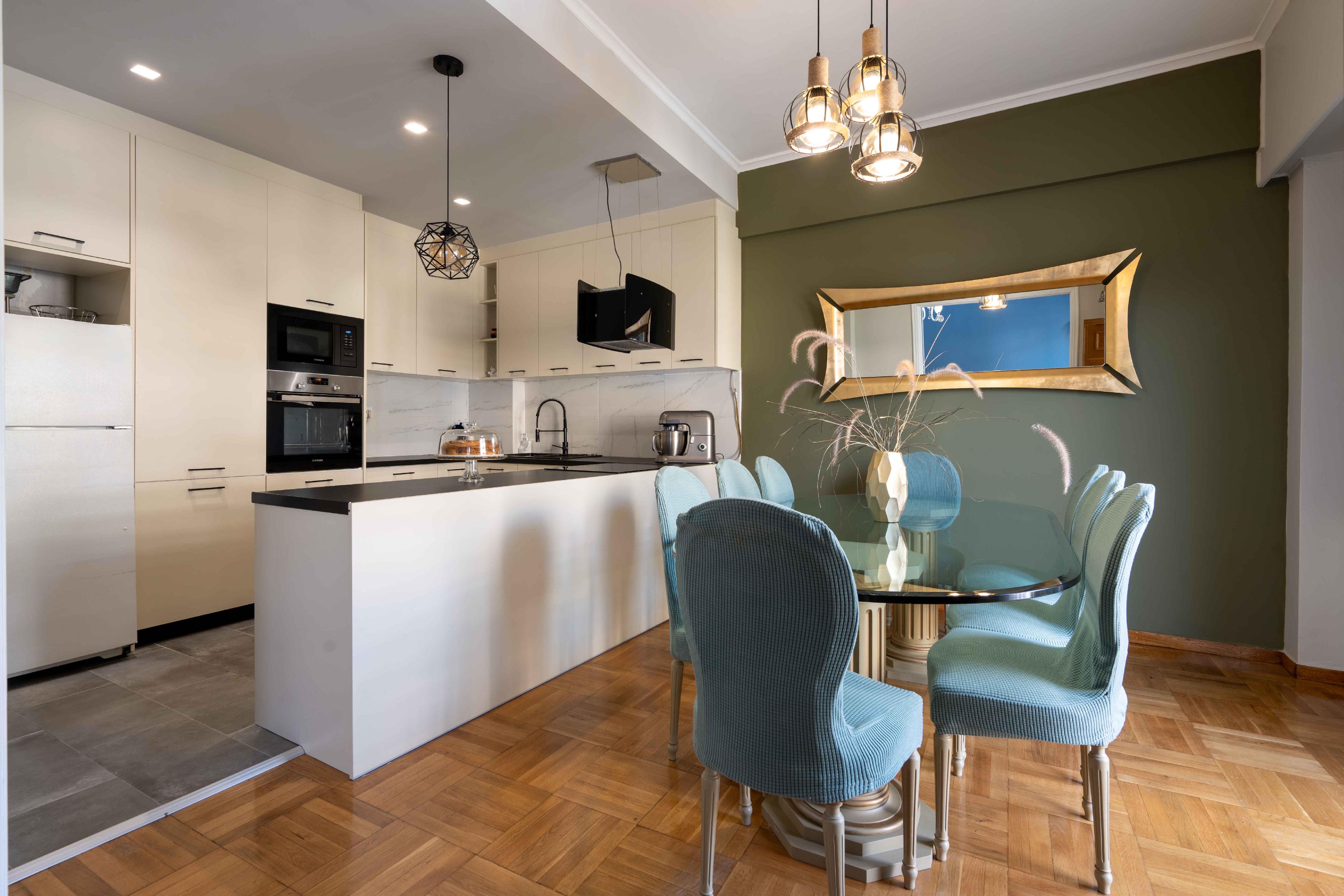 Spacious and classically styled apartment in Michalakopoulou