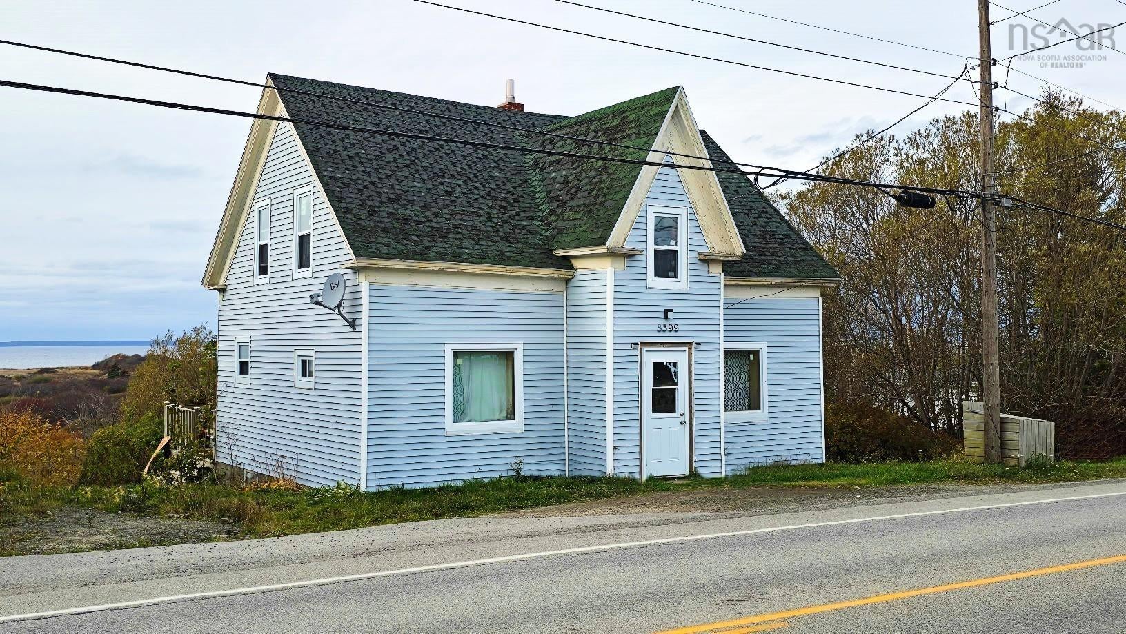 5 Bedroom Home with Plenty of Potential