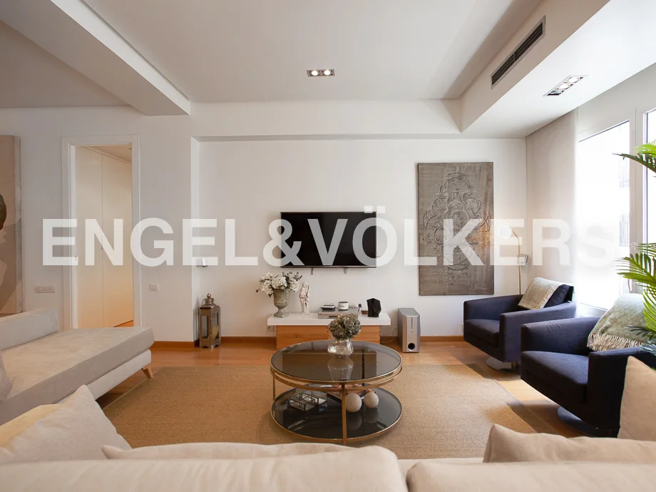 Exclusive, wide and luxury furnished apartment