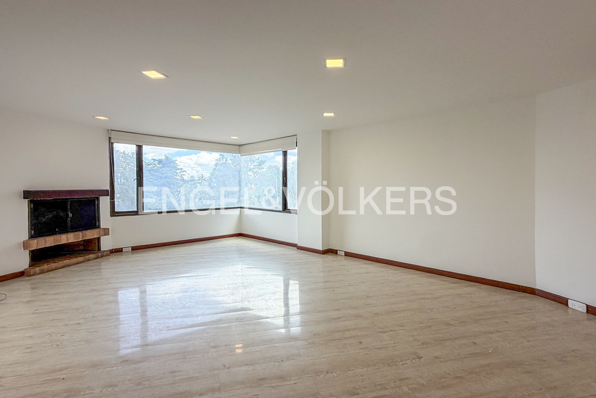 Apartamento con balcón para arriendo en Chicó Alto