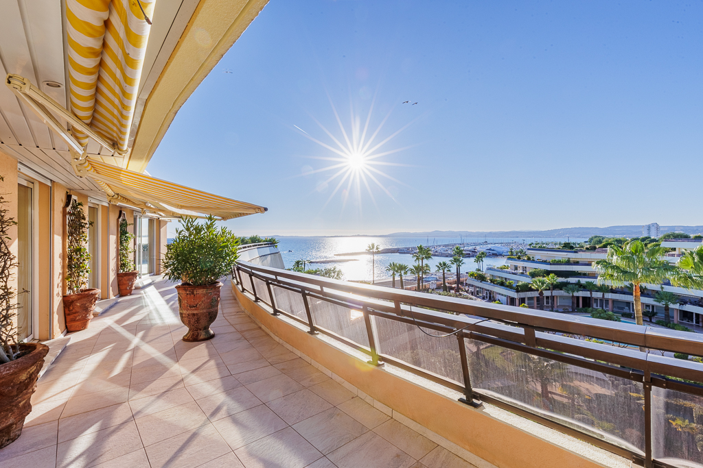 Co-exclusivité - Penthouse d’Exception en Dernier Étage – Vue Mer Panoramique