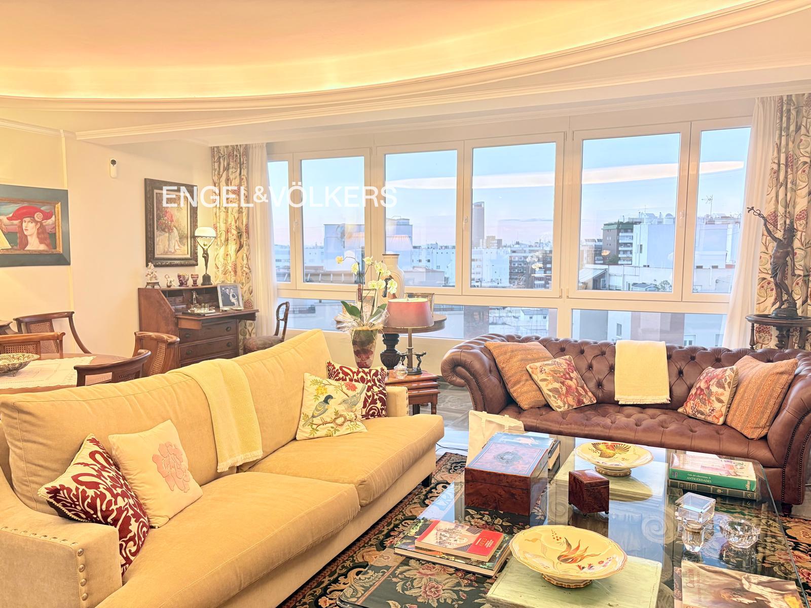 Vivienda reformada y totalmente exterior en Virgen de Luján, con vistas, garaje y ascensor