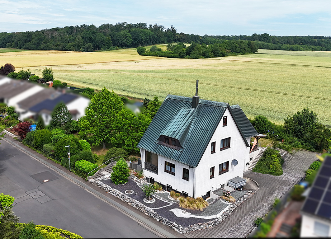 Ihr Zuhause am Feldrand – Großzügiges Einfamilienhaus mit Einliegerwohnung