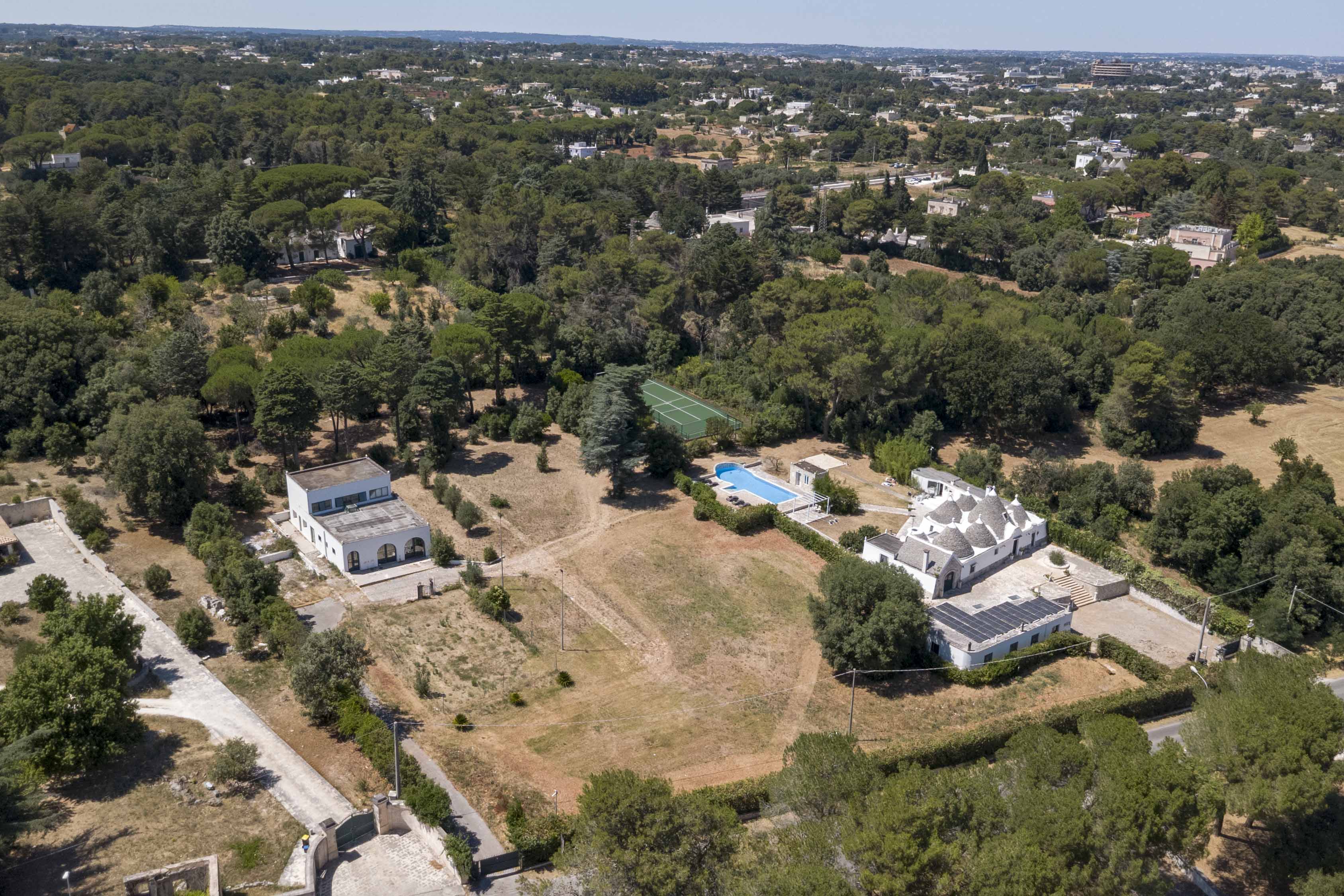 Trulli complex with spa and tennis in Martina Franca