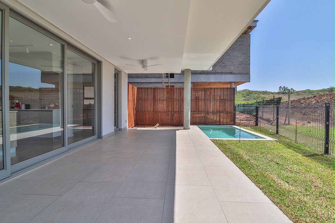 FREESTANDING 4-BEDROOM LUXURY HOME FOR SALE IN ZIMBALI LAKES | PRIVATE POOL | DOUBLE GARAGE | 315M²