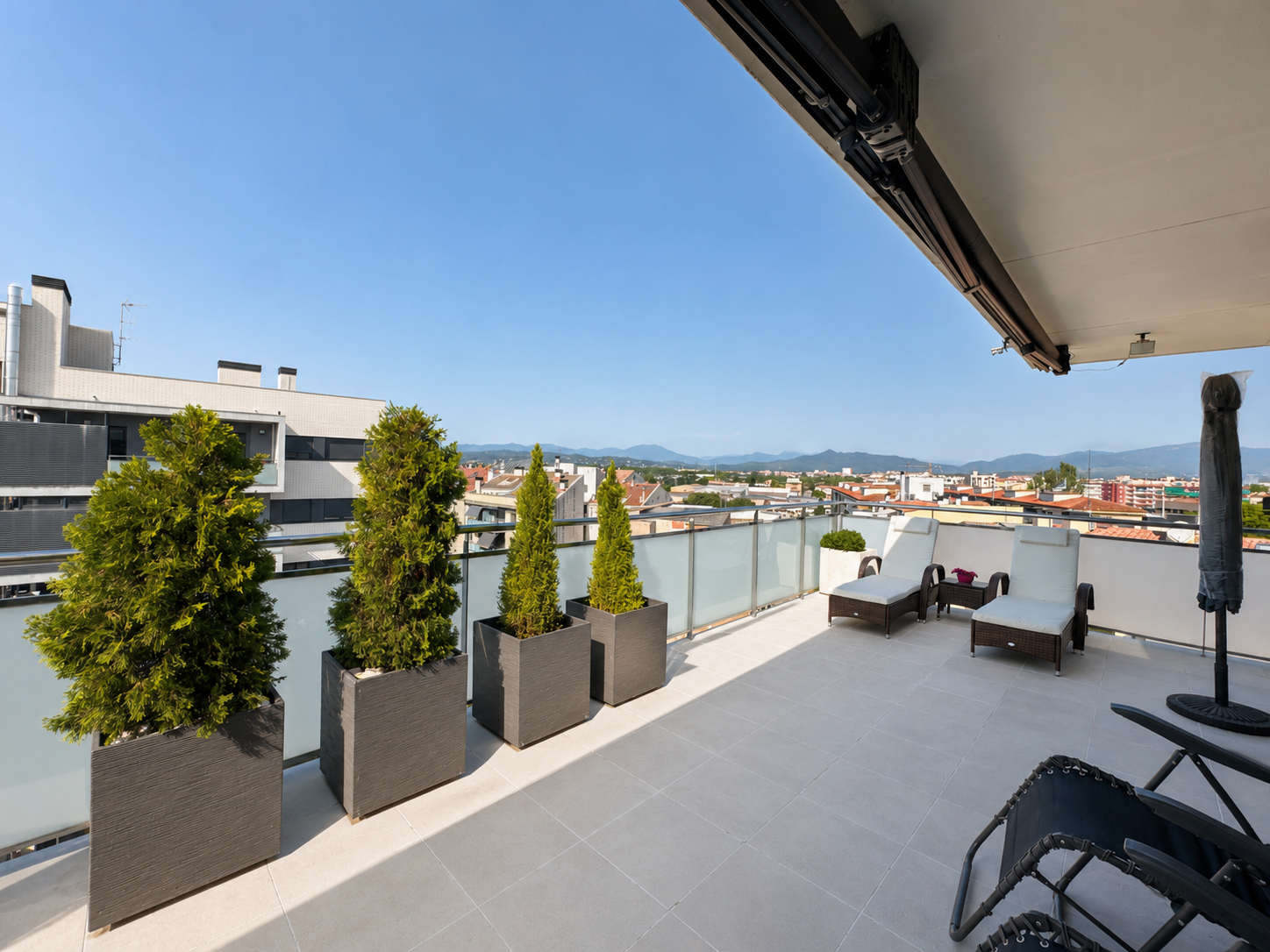 ÀTIC EXCLUSIU AMB ESPECTACULAR TERRASSA I PISCINA COMUNITARIA