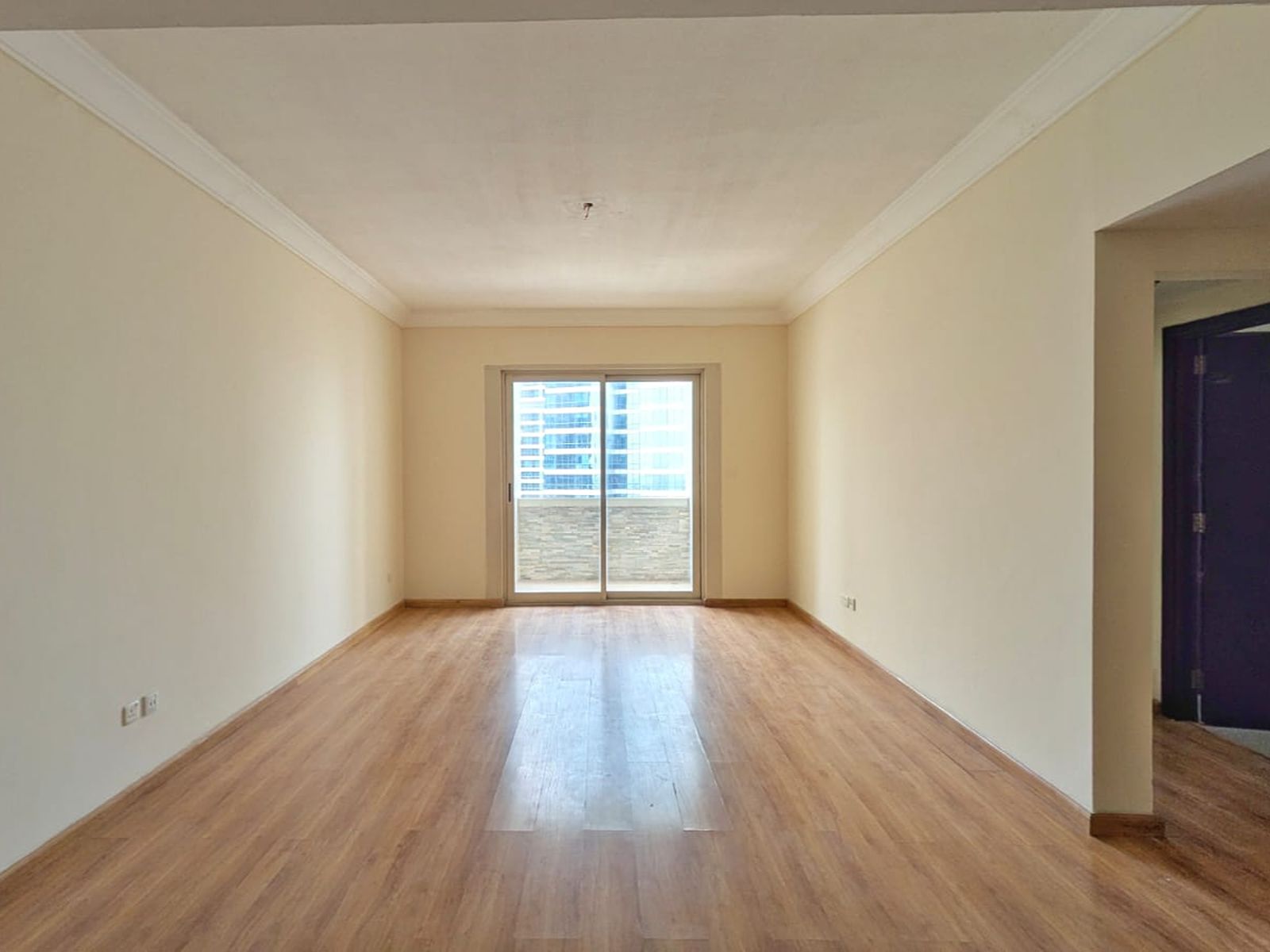 Maid Room | Spacious Layout | Lake View