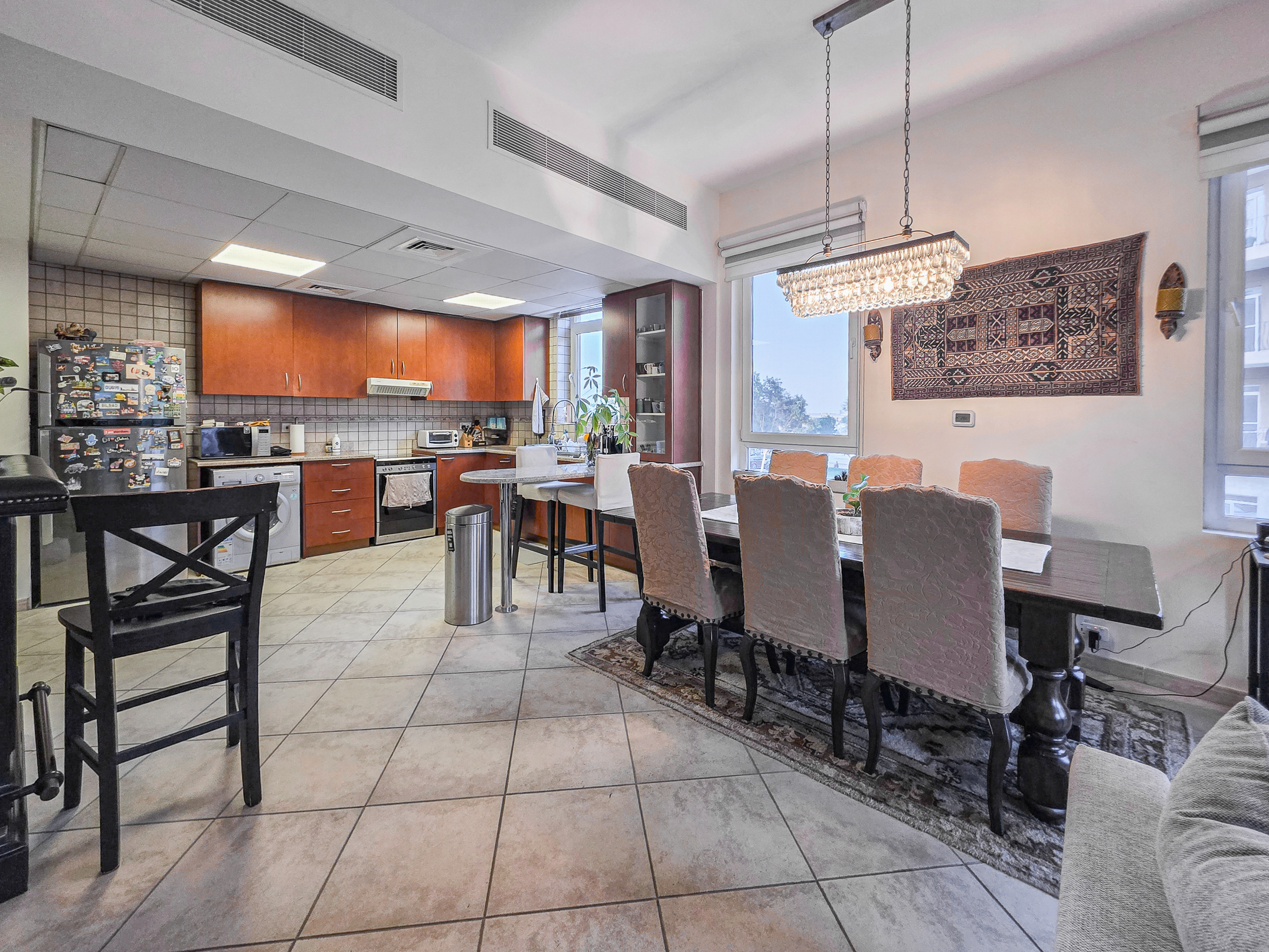 Large & Bright Corner 1BR | Storage Room + Basement Parking
