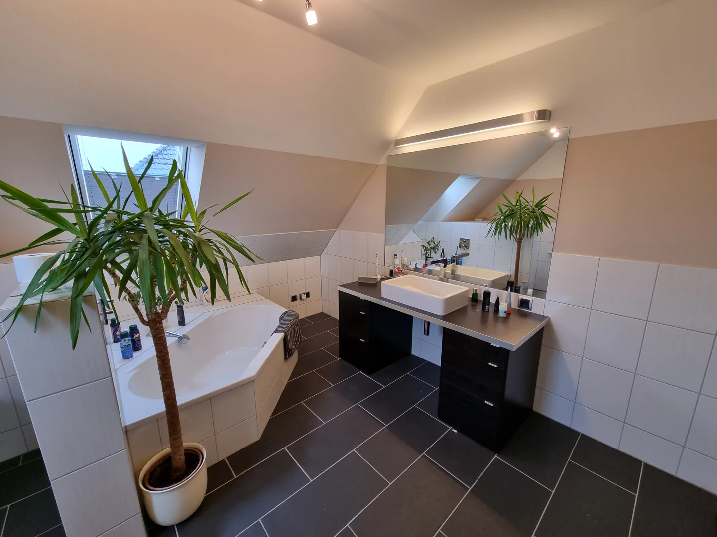 Großzügig und gepflegt in angenehmer Wohnlage - Foto 2