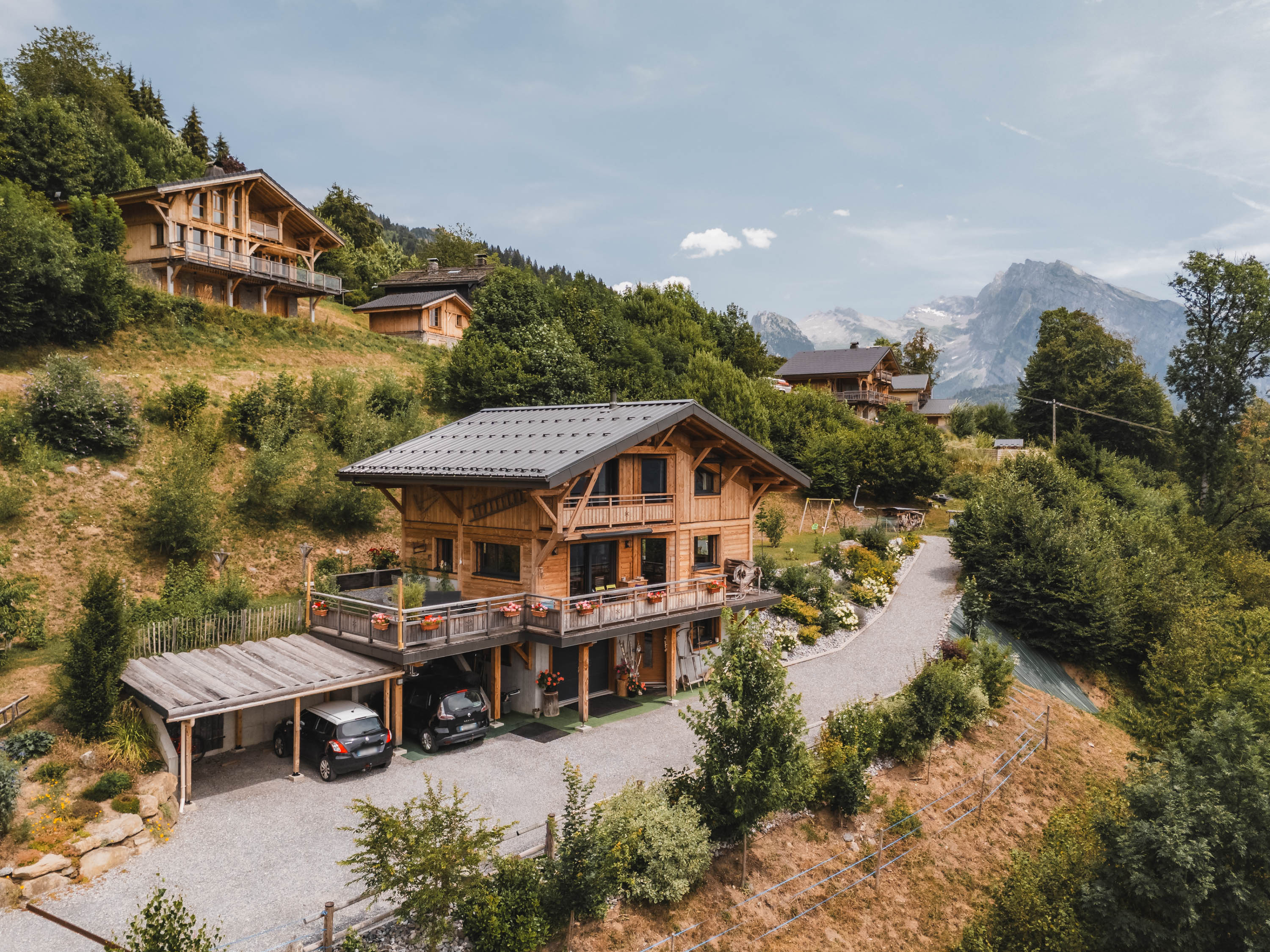 Magnificent chalet with panoramic mountain views in Verchaix