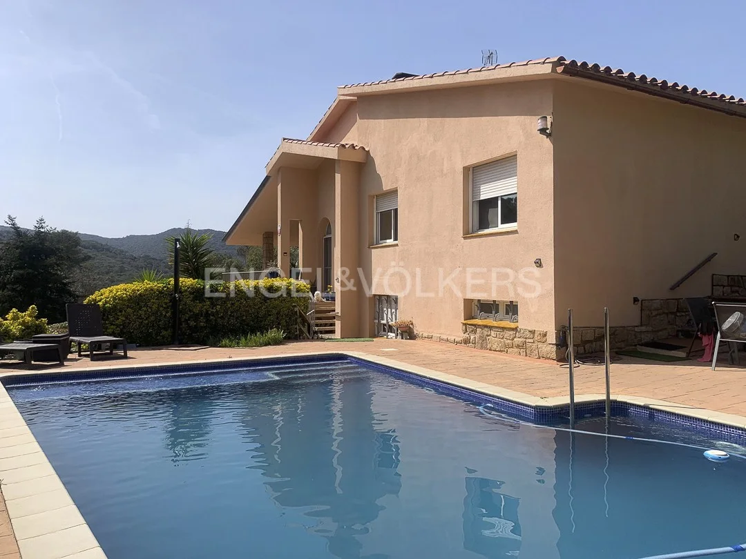Beautiful and practical detached house in Vallromanes