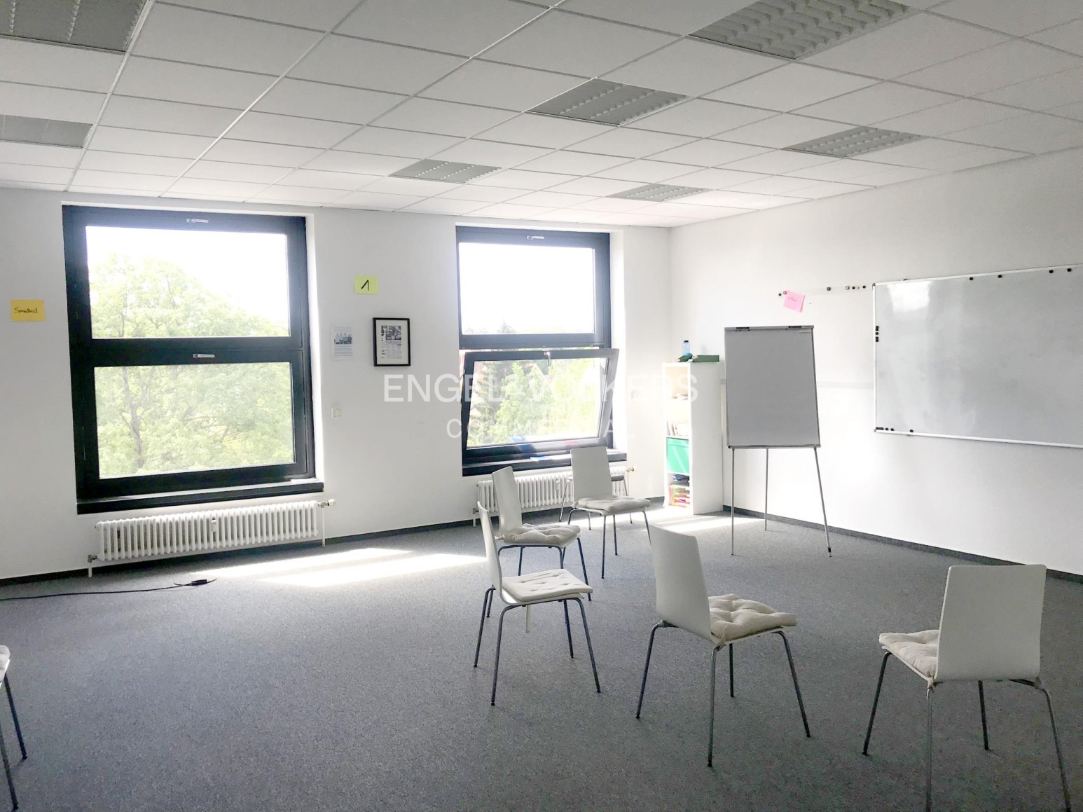 Neues Büro - hochwertiger Ausbau