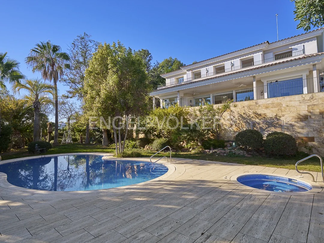 Exceptional villa in Sitges with panoramic views