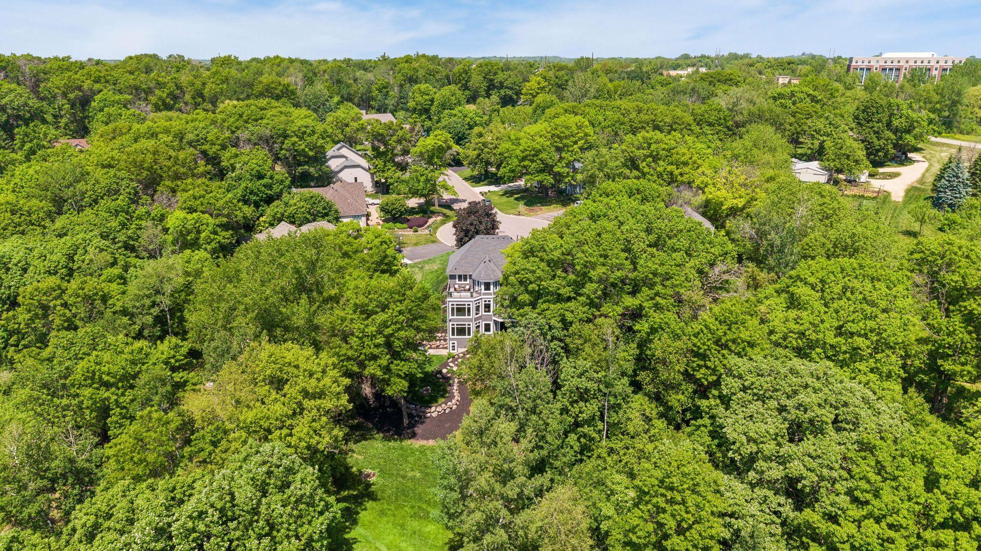 Lake Marion Luxury: 1+ Acre Estate & Wolf Kitchen