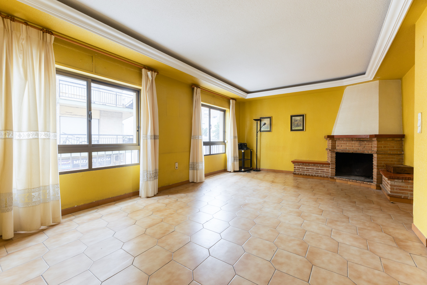 Spacious Duplex With Terrace In Oliva City Center.
