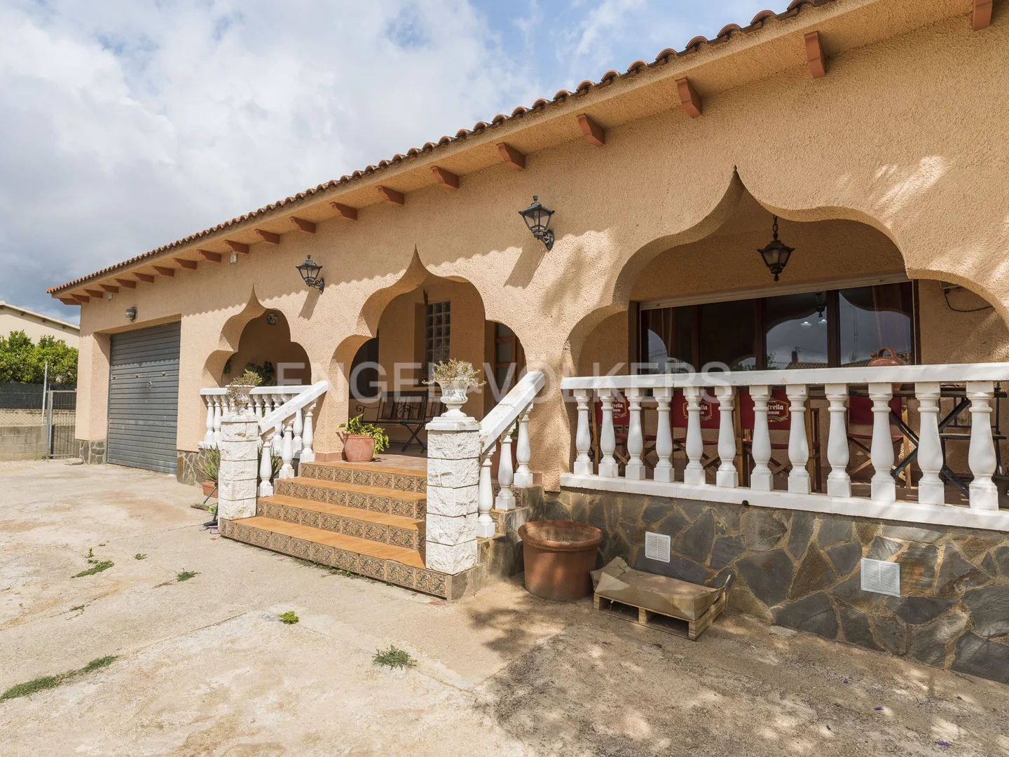House with stable and horse stables in the Penedès region