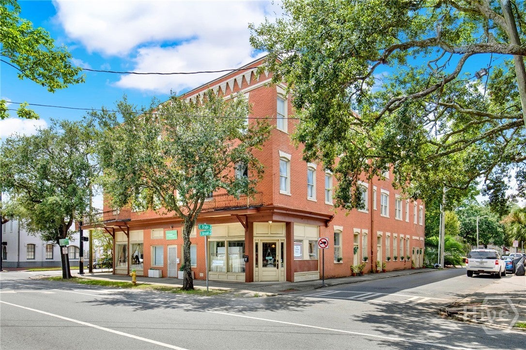Convenient, Low-Maintenance Living in Historic Downtown