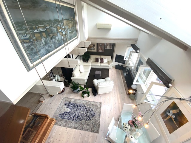 220 sqm of charm downtown!