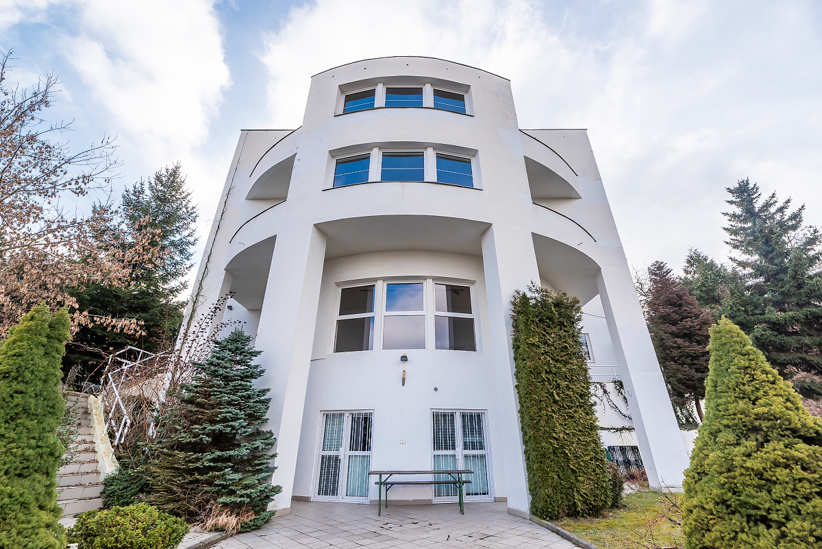 Rental of a prestigious villa suitable for office and corporate use