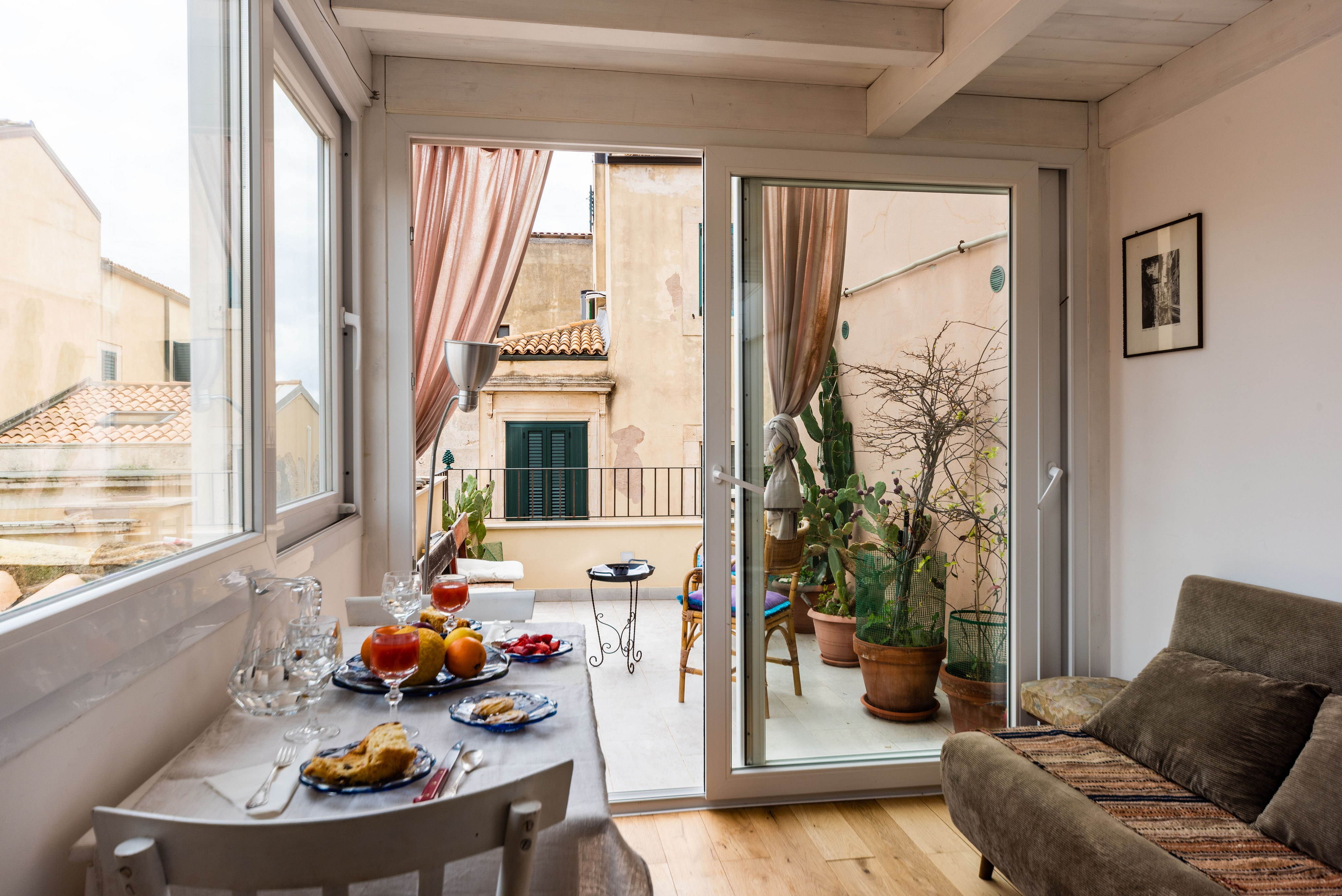 Elegance, charm, and sea view in the heart of Ortigia’s historic center