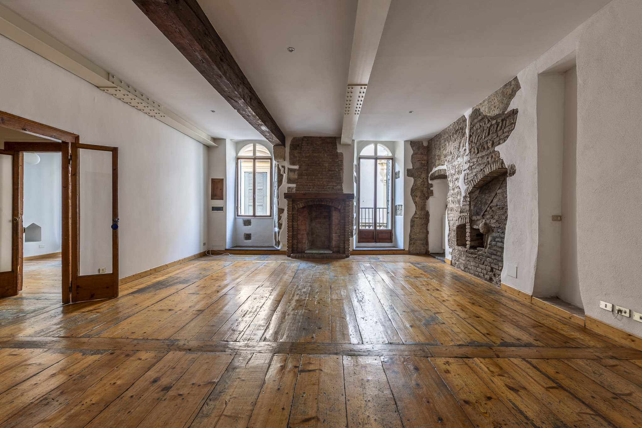 An icon of historic elegance on Rosa Street: grand salon and vintage charm