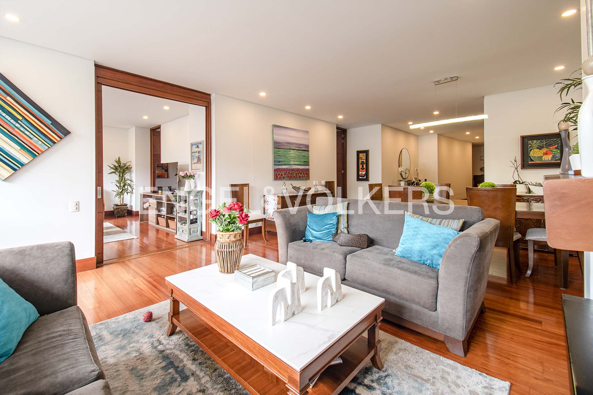 Apartamento con terrazas y vista verde en Santa Paula
