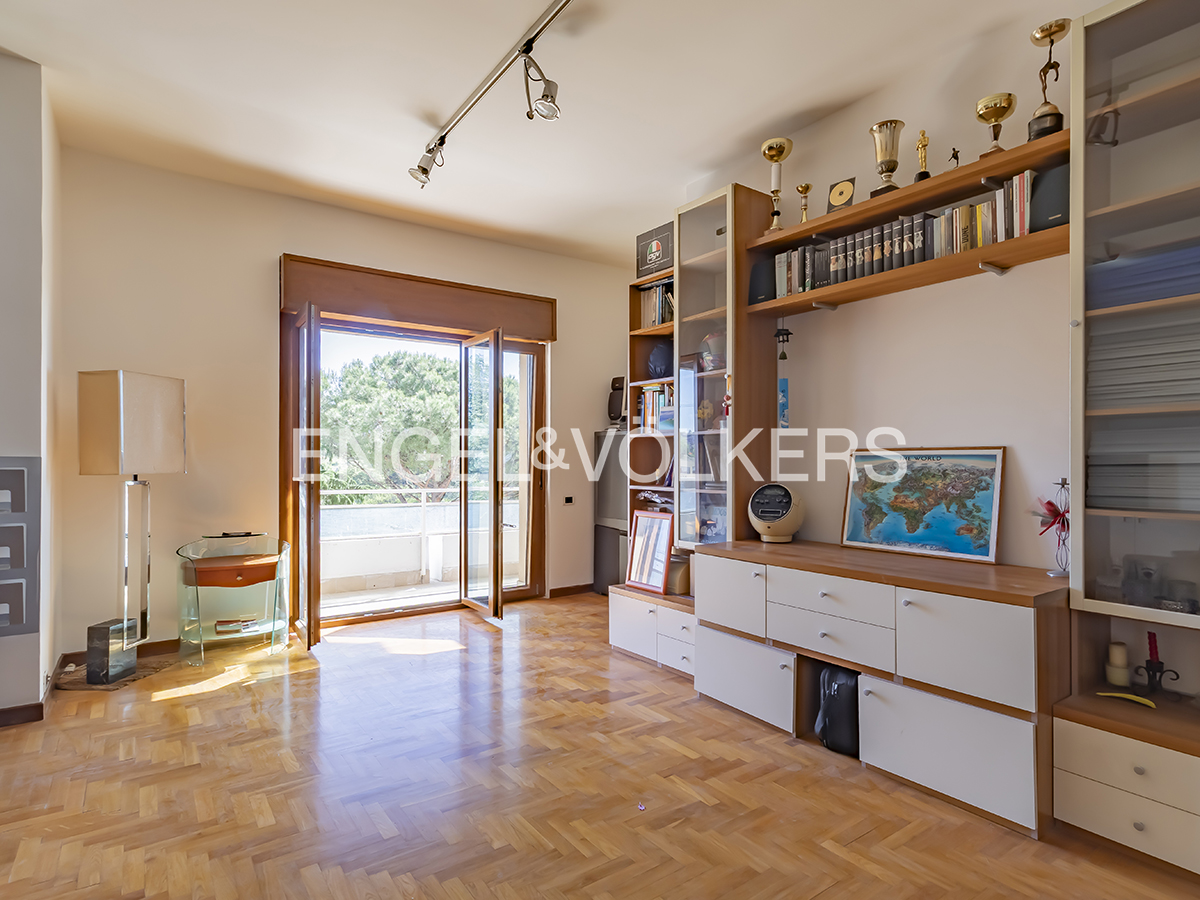 Bright three-room apartment in the Pisana area