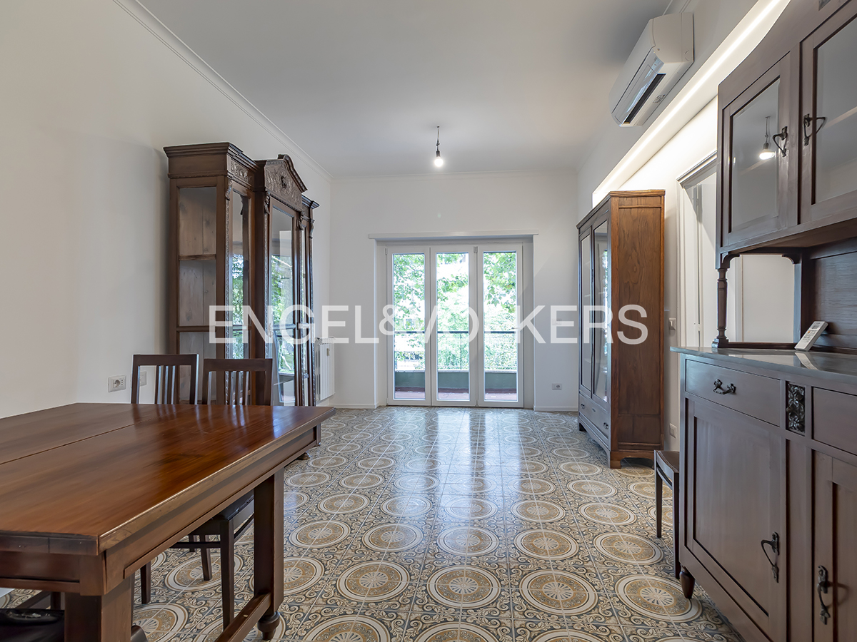 Spacious four-room apartment in the Garbatella area