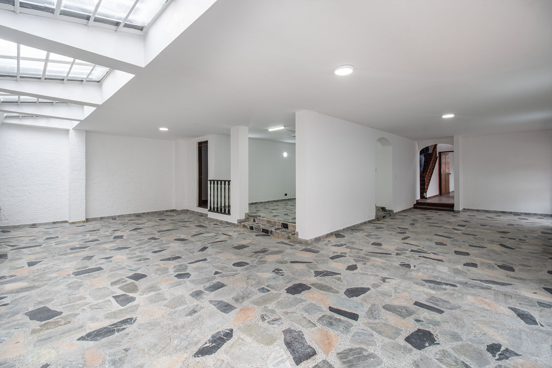 Amplia casa para venta en Contador