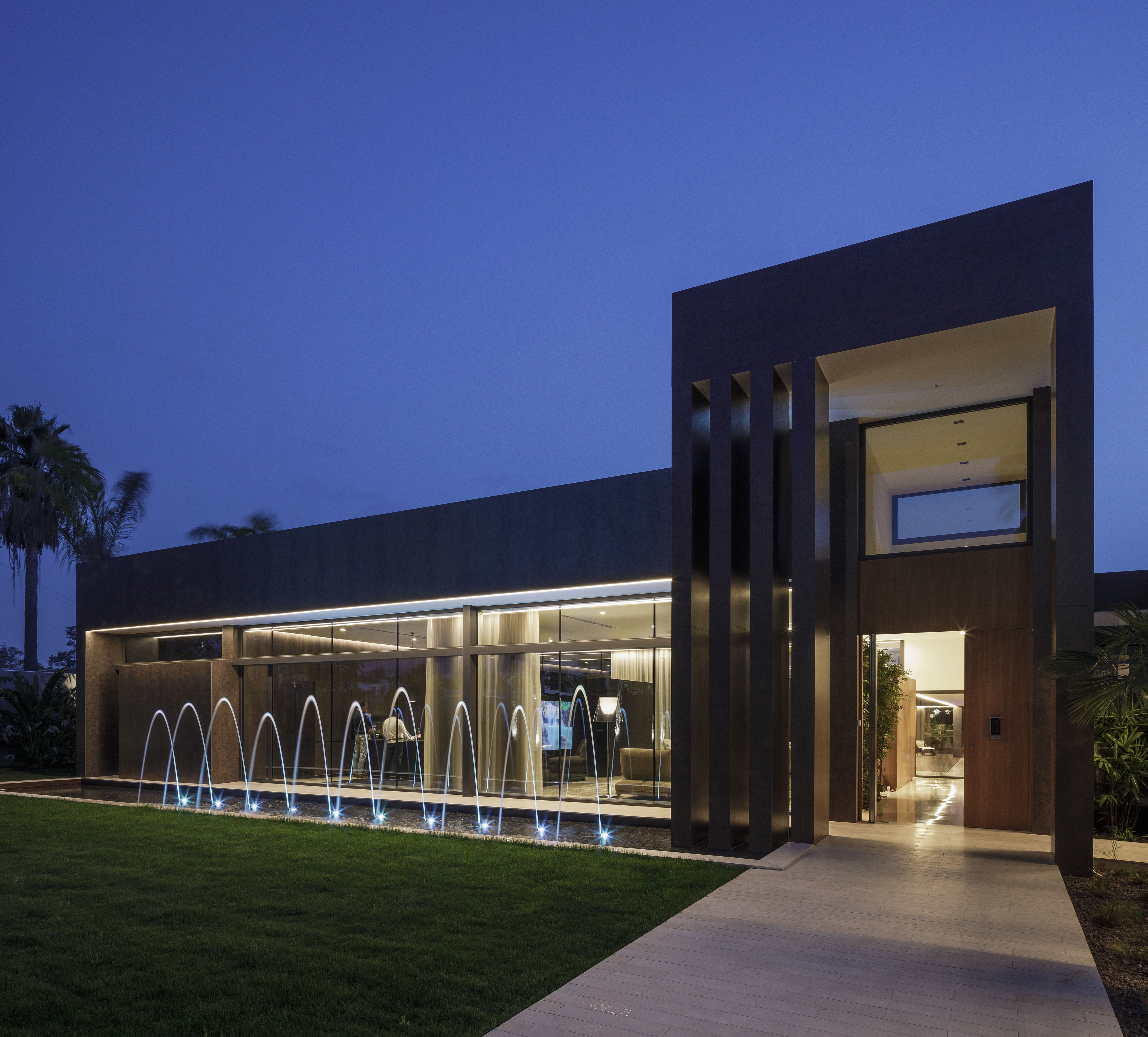 Single-Story Eco-Efficient Luxury Villa: Contemporary Design and High Technology Near Seville
