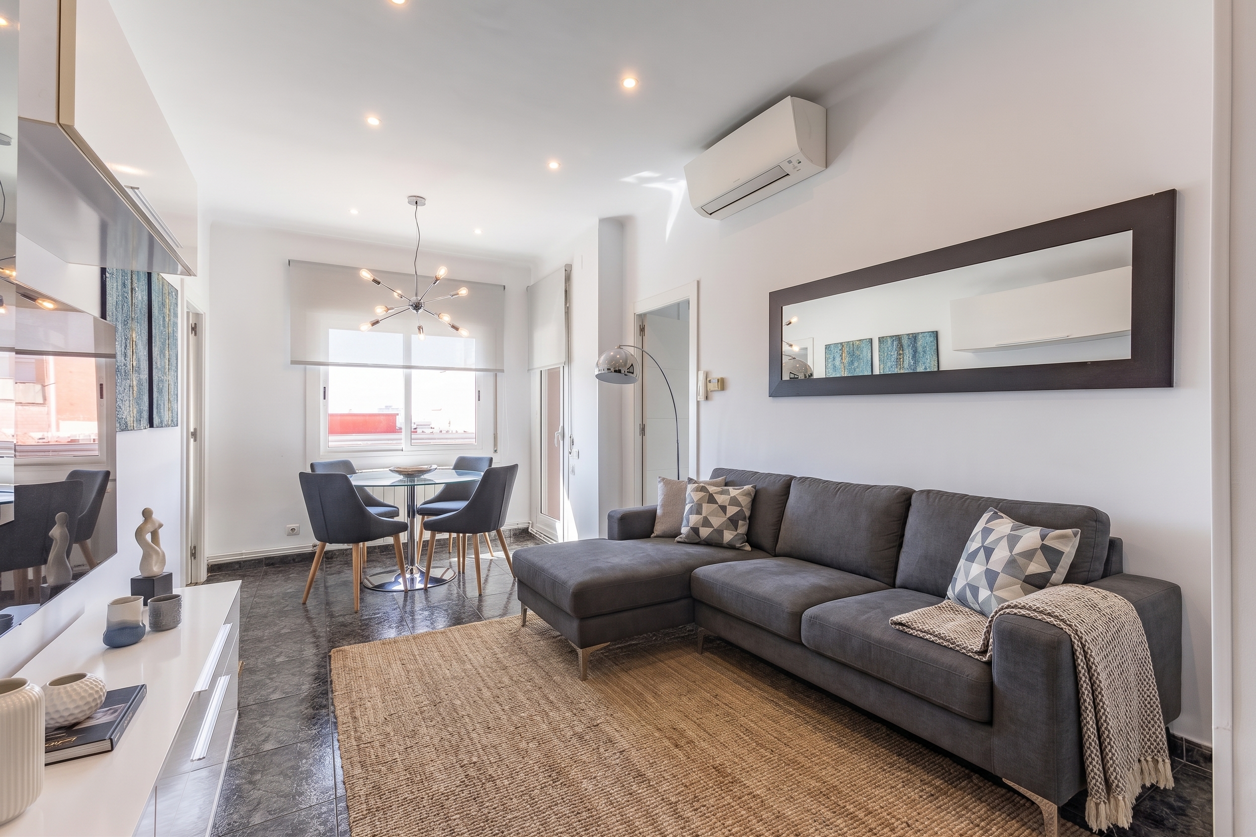 Cozy renovated apartment with a south-facing balcony in Esplugues de Llobregat, next to Barcelona, featuring 3 bedrooms, an elevator, and excellent metropolitan connections [AI-modified]