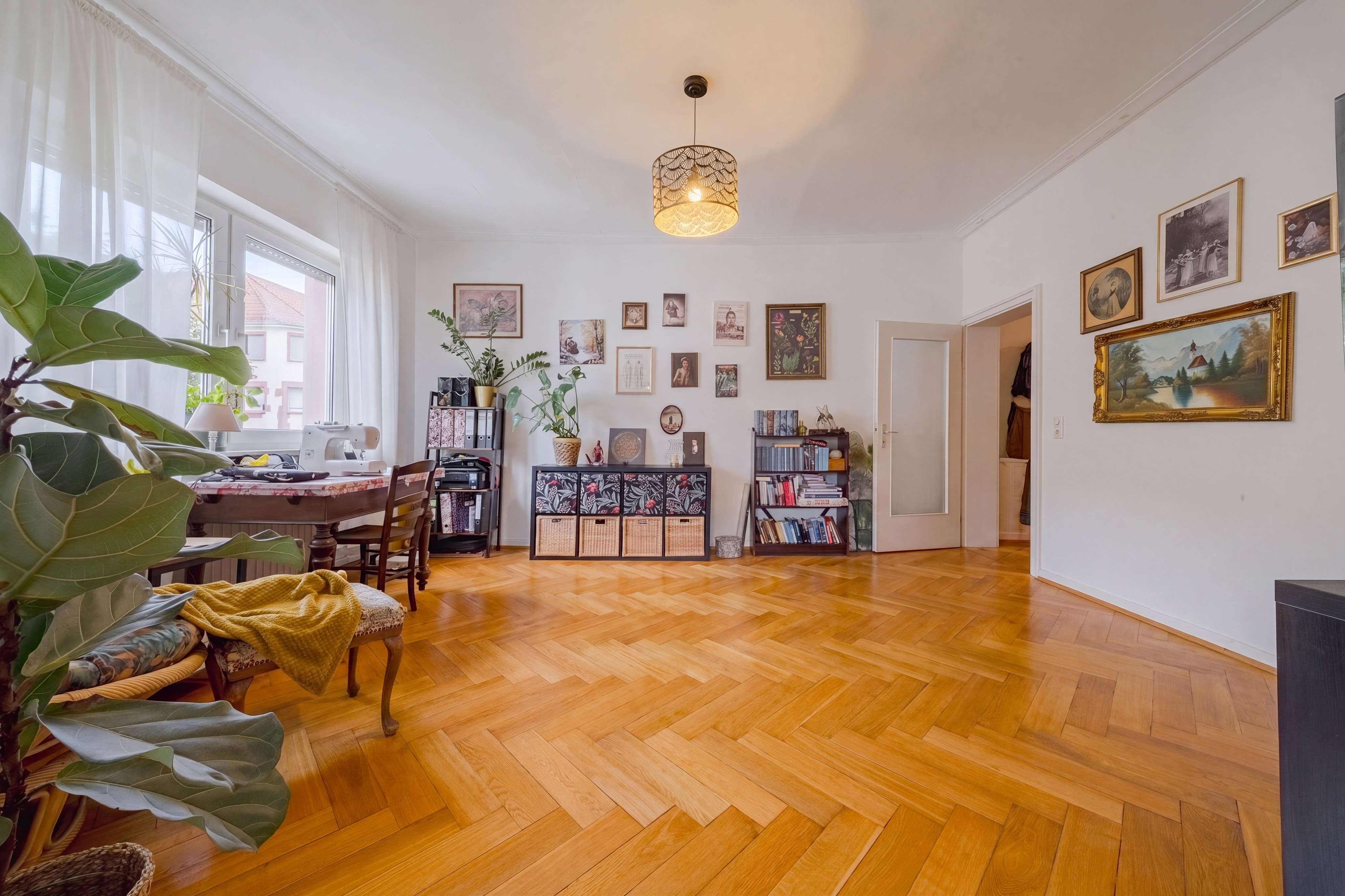 Freiwerdende 4 Zimmer Altbau trifft Top-Rheinnähe im Lindenhof!