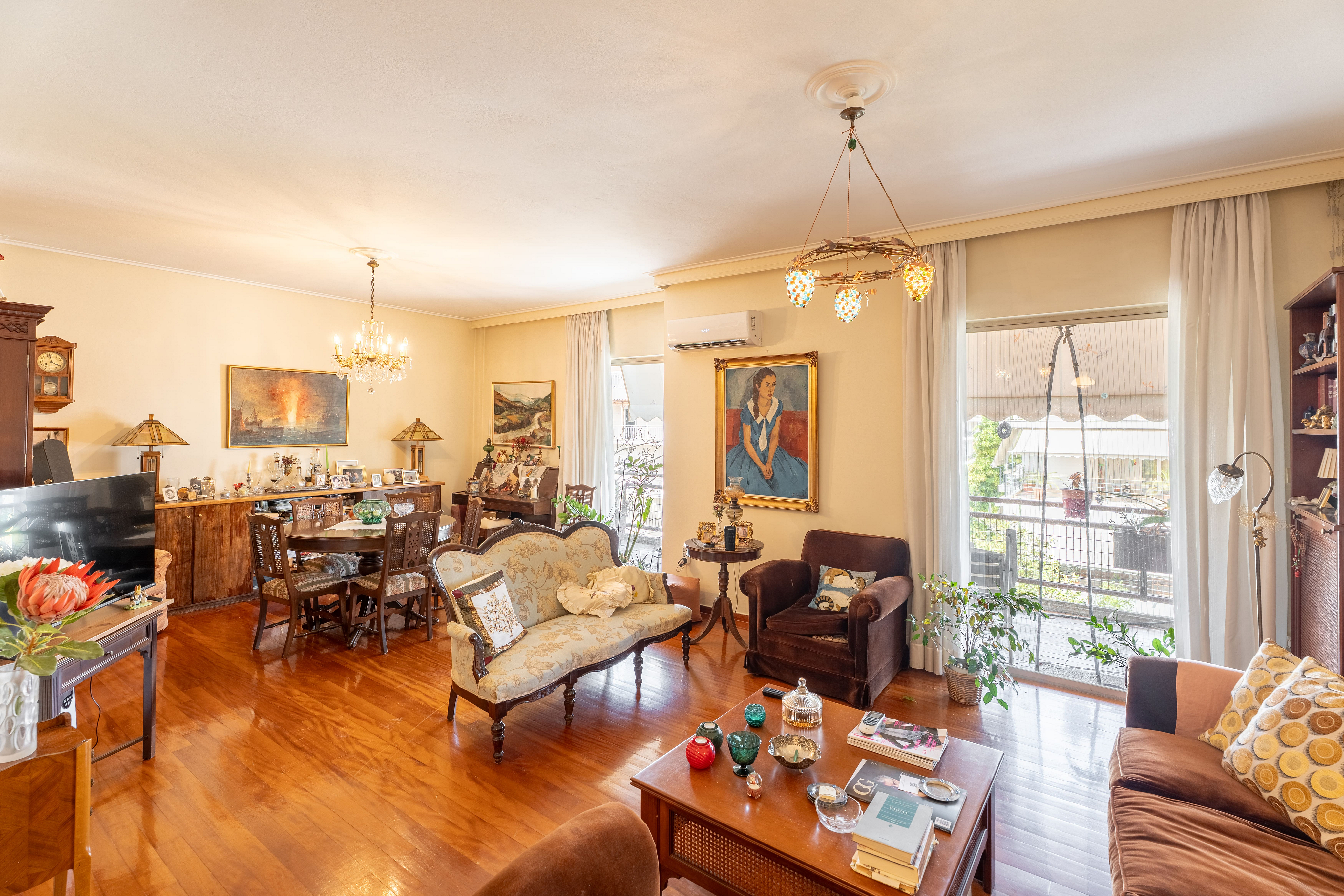 104 sq.m. corner apartment on the 3rd floor with parking and storage space