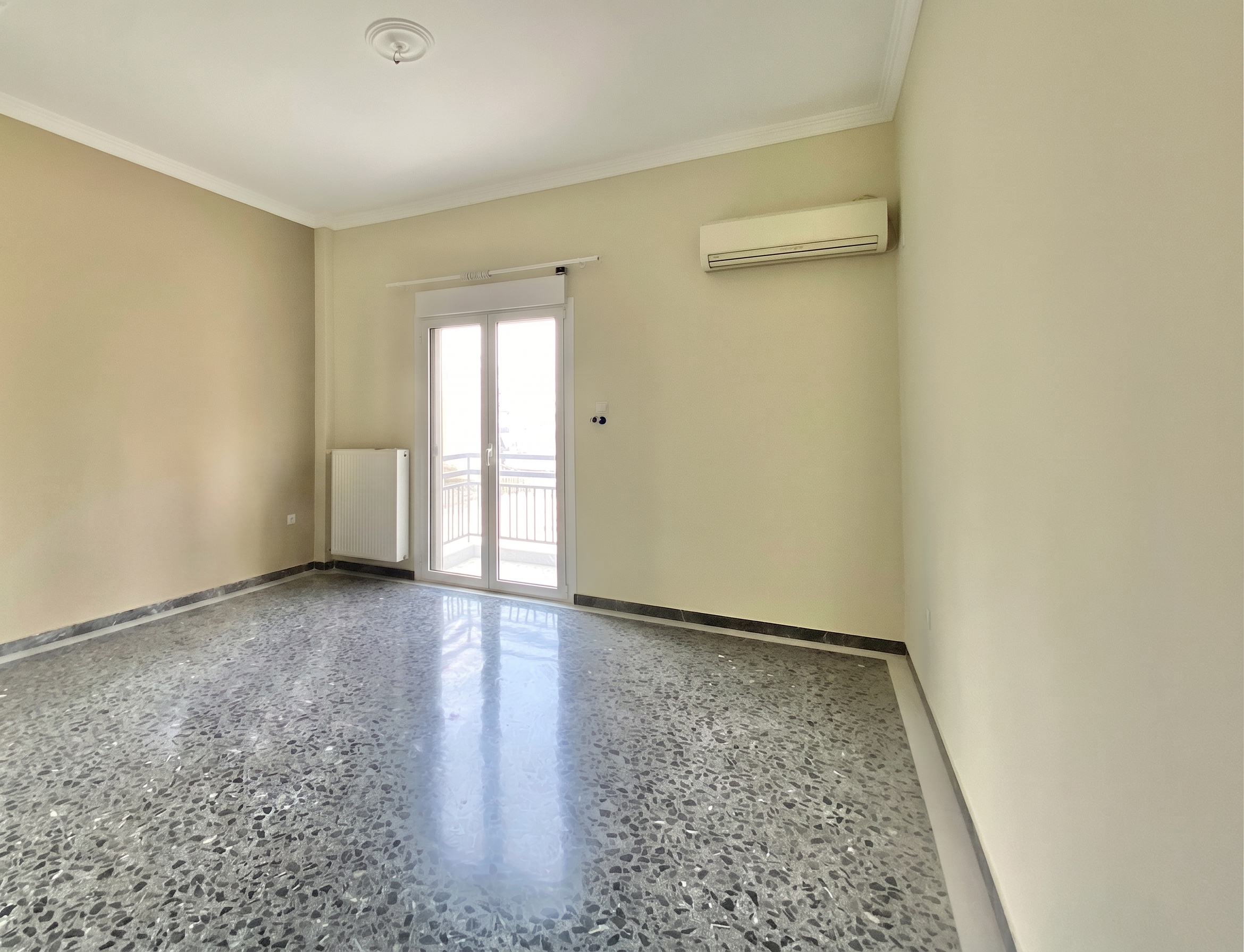 Spacious renovated apartment with smart home automation