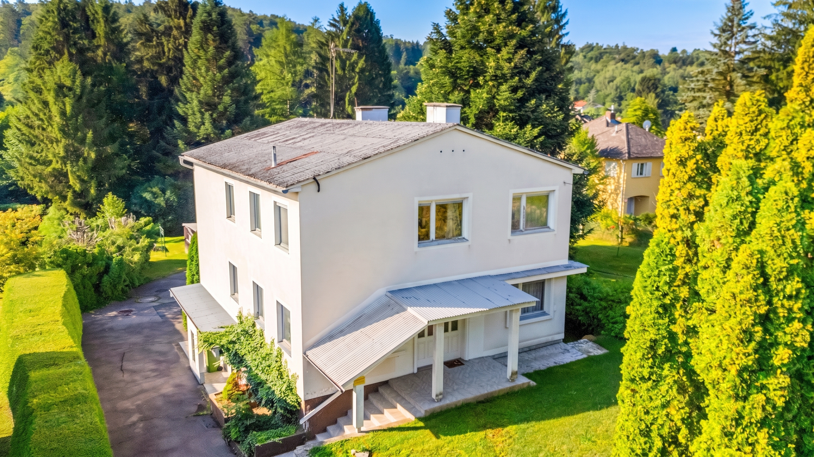 Exclusive opportunity in Graz’s Stiftingtal: 6 rooms, 166 m² of living space, and great potential for luxury renovation near the city center.