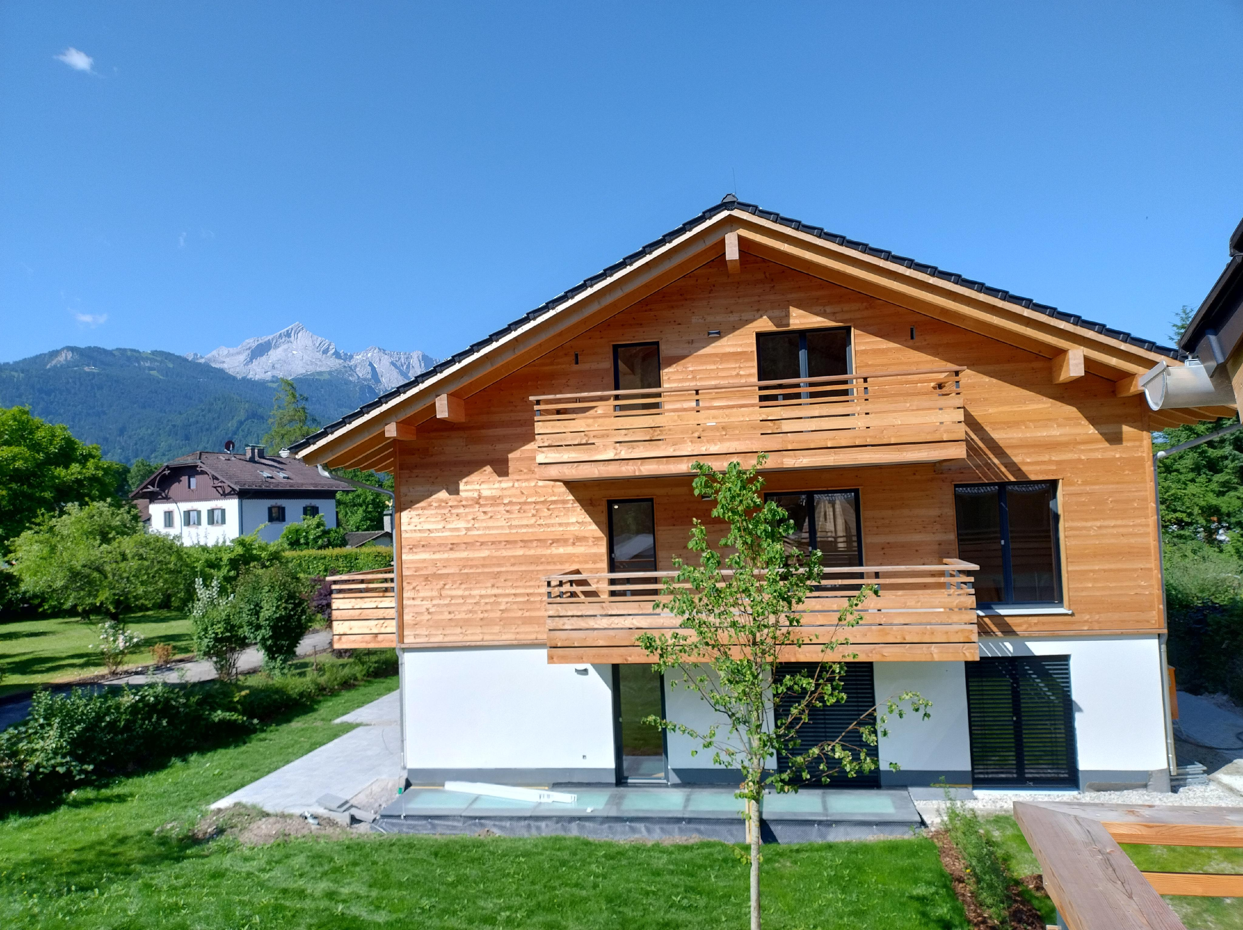 Neubauwohnung im Landhausstil mit Genehmigung zur Ferienvermietung - Dachgeschoß links