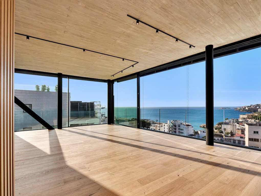 New-build designer penthouse with breathtaking sea views and private pool
