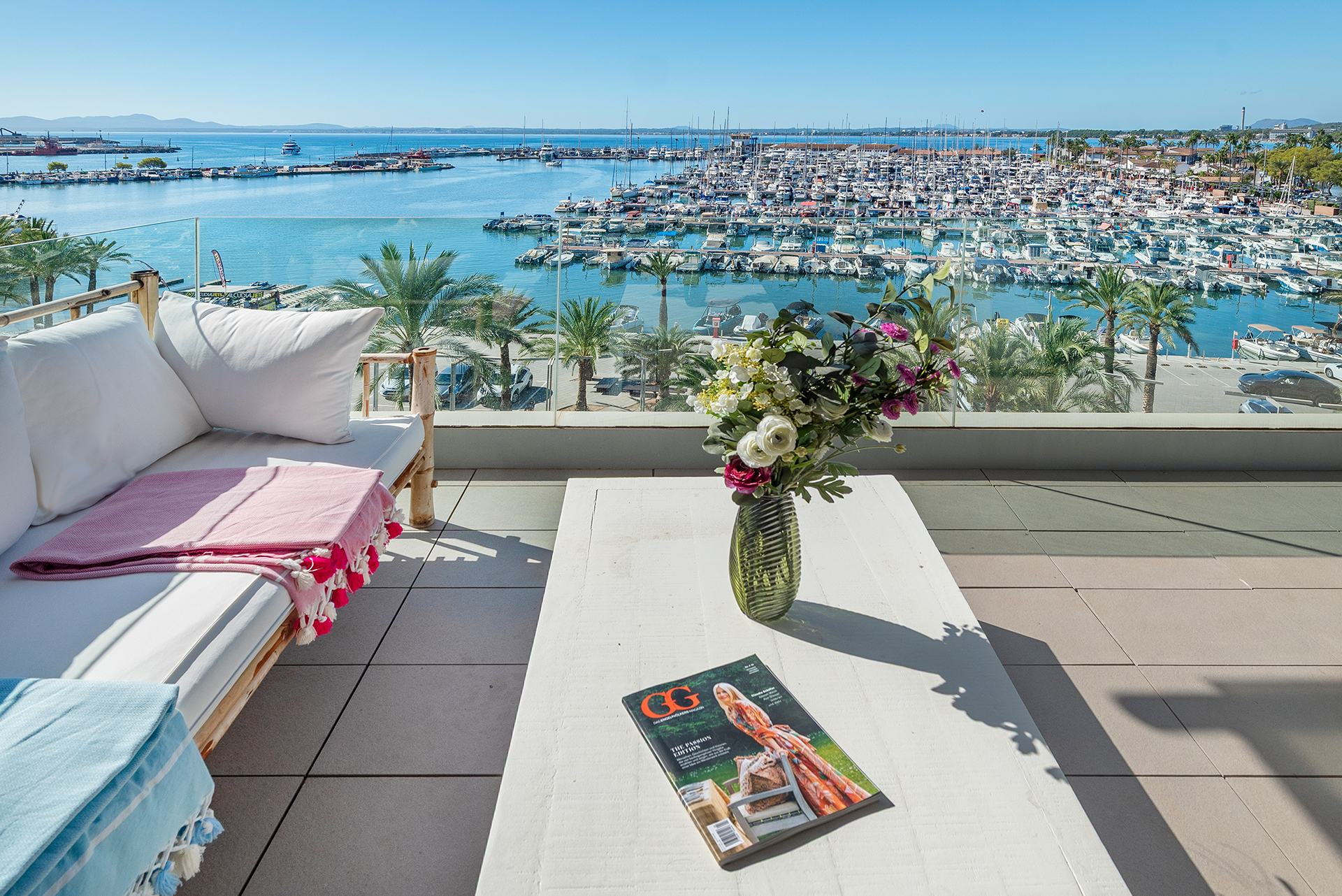 Exclusive seafront penthouse in Puerto de Alcúdia