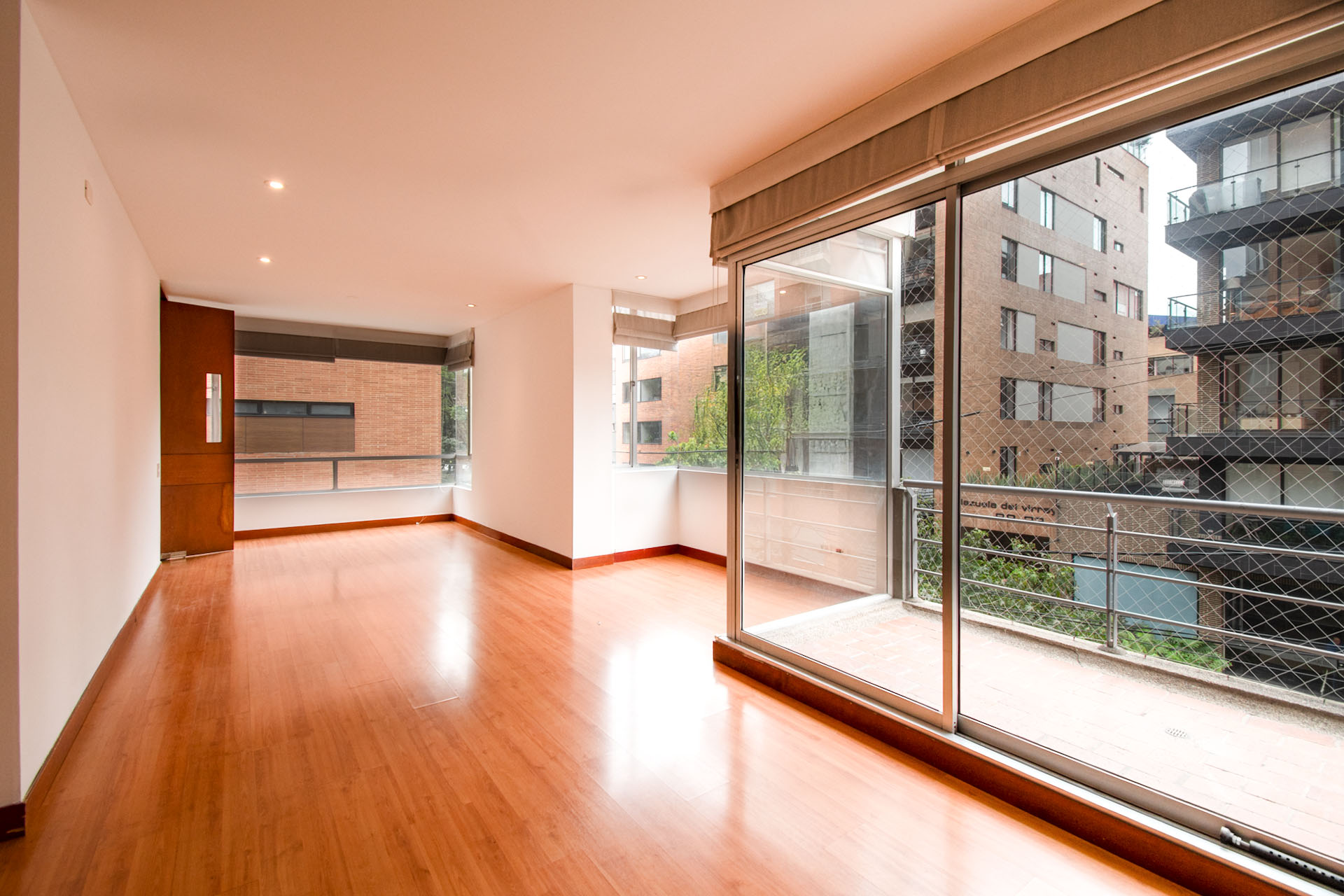 Apartamento con balcón para venta en el Virrey