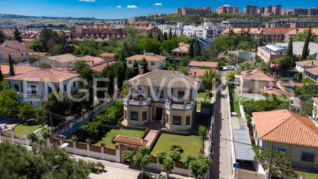 Excepcional villa señorial en Camino Viejo de Simancas