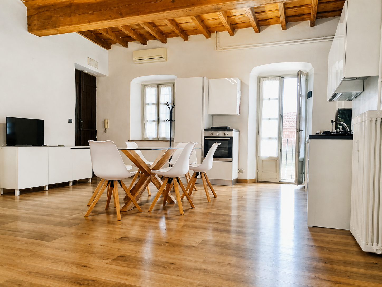Elegance, centrality and comfort