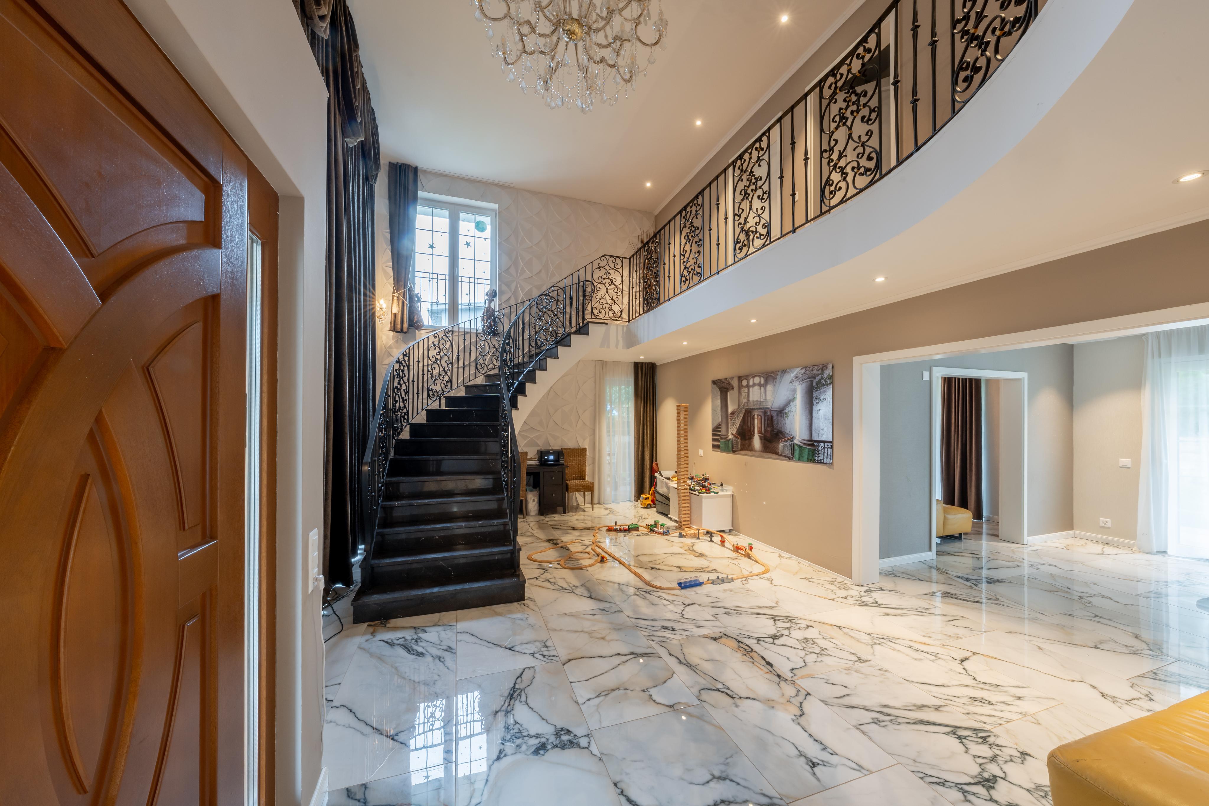 Elegante Villa in mediterranem Stil