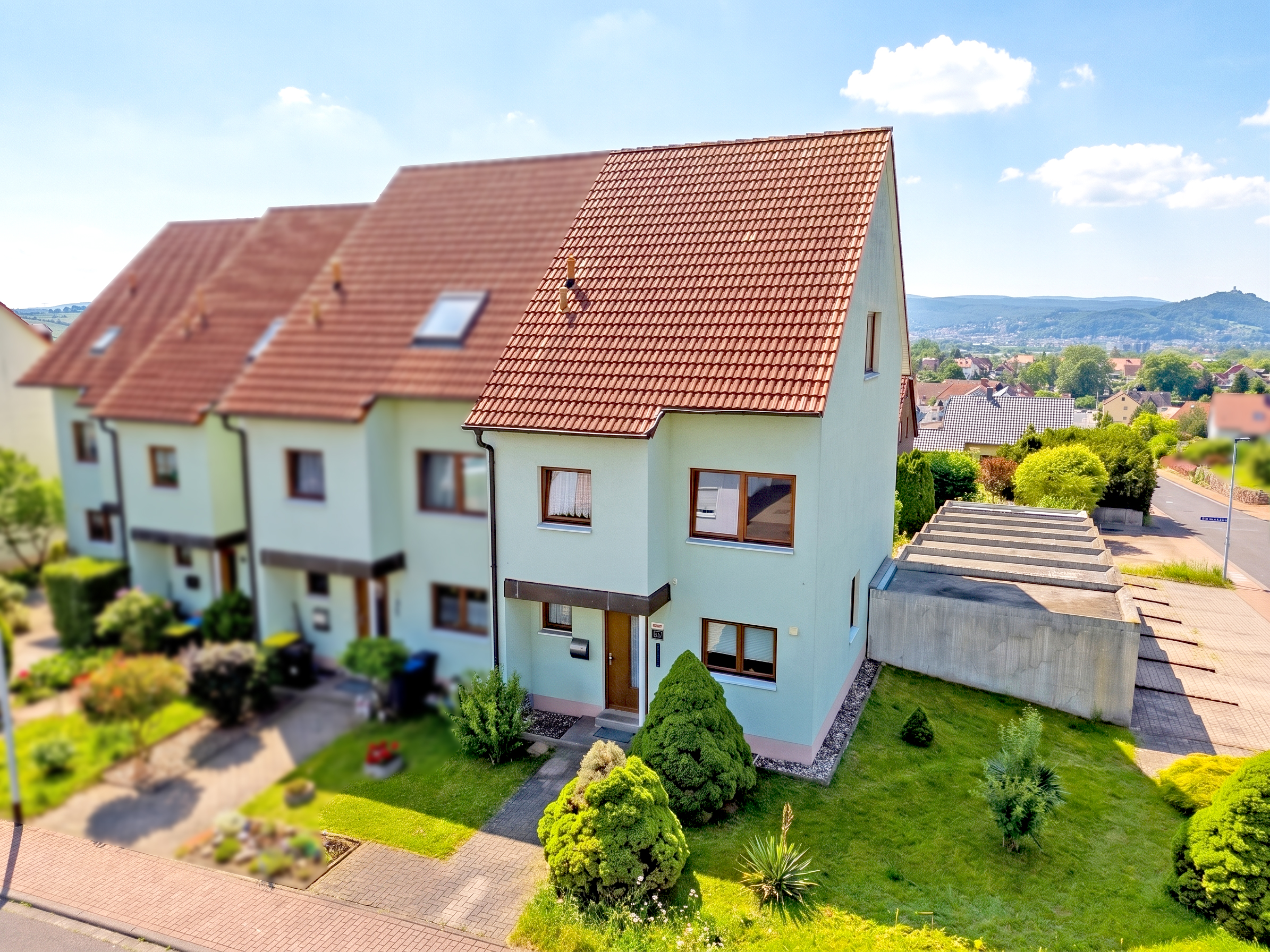 Raumwunder für die ganze Familie – Reihenendhaus mit Garten, Garage und Wartburgblick