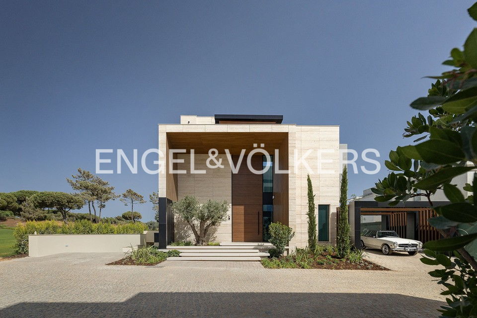 Golf and Natural Park facing Villas