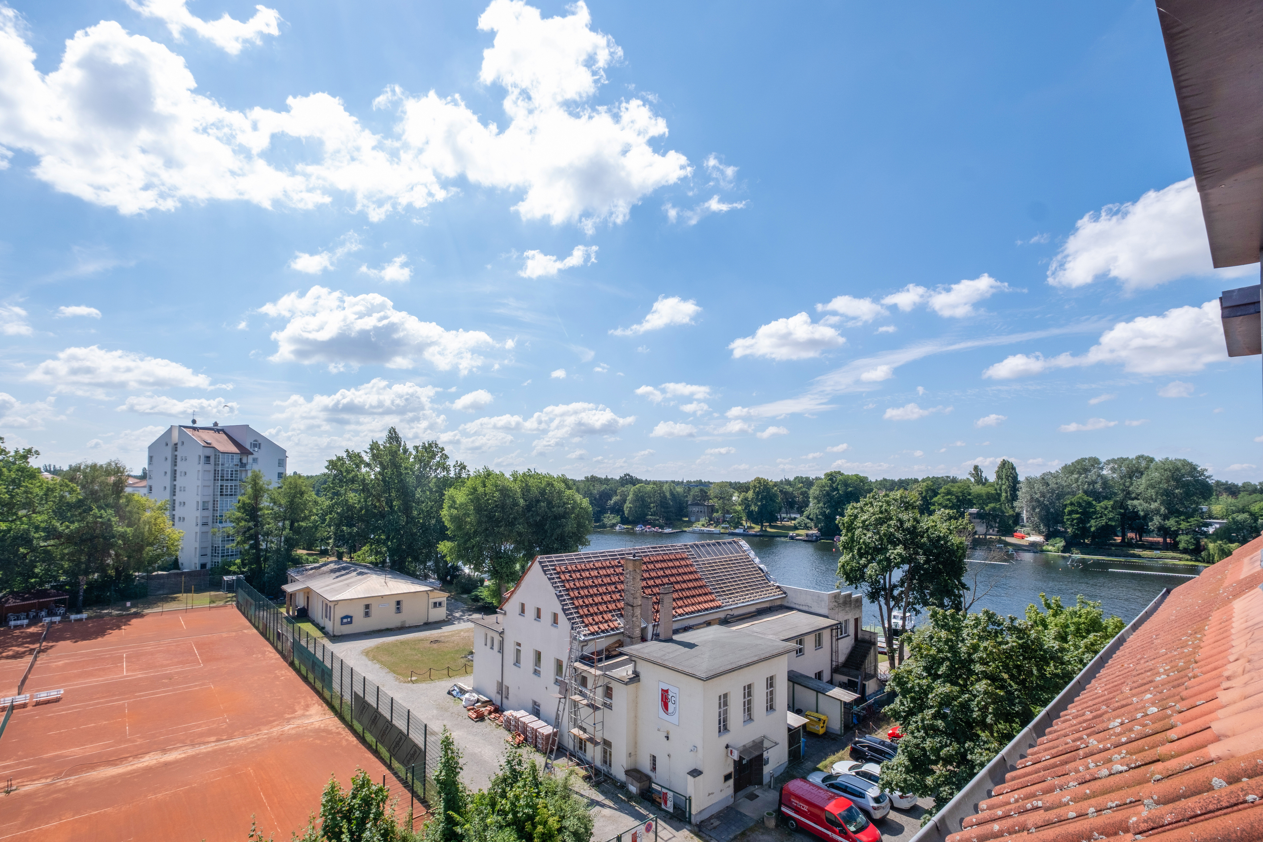 Attractive penthouse apartment with terrace and views of the River Spree