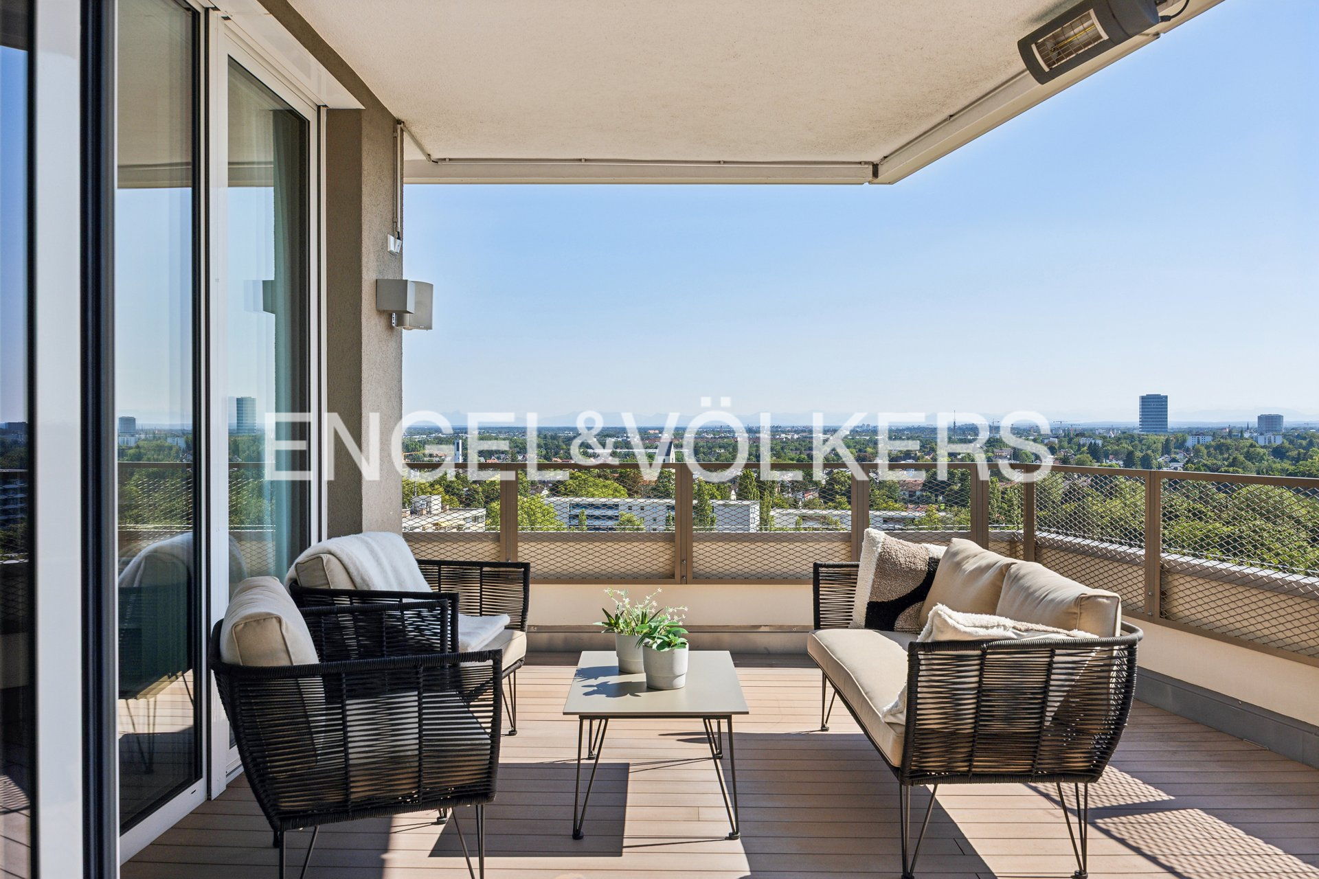 Exclusive penthouse with 360° panoramic view – Alpine panorama over the rooftops of Munich
