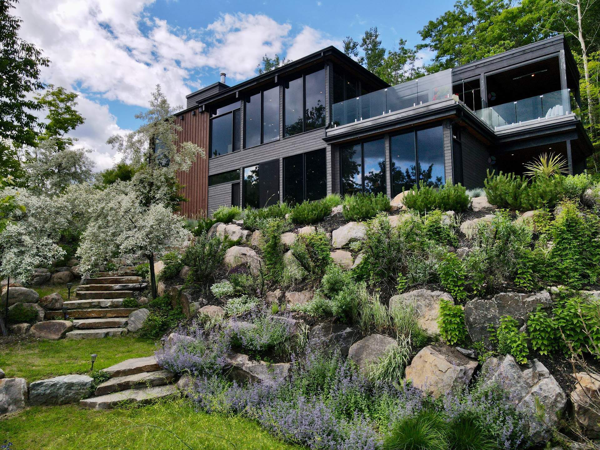 Contemporary residence with spectacular views of the horizon