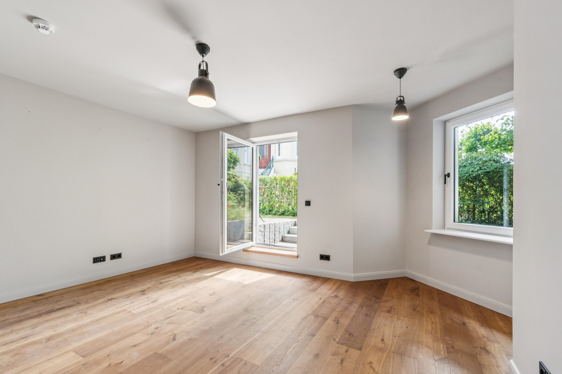 Bezugsfertige 2-Zimmer-Wohnung mit Privatgarten und Terrasse im Blankeneser Treppenviertel