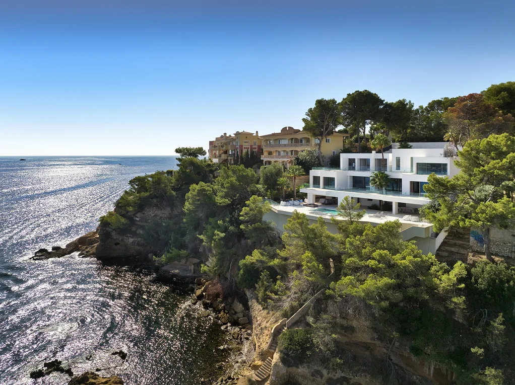 Modern seafront villa with private sea access
