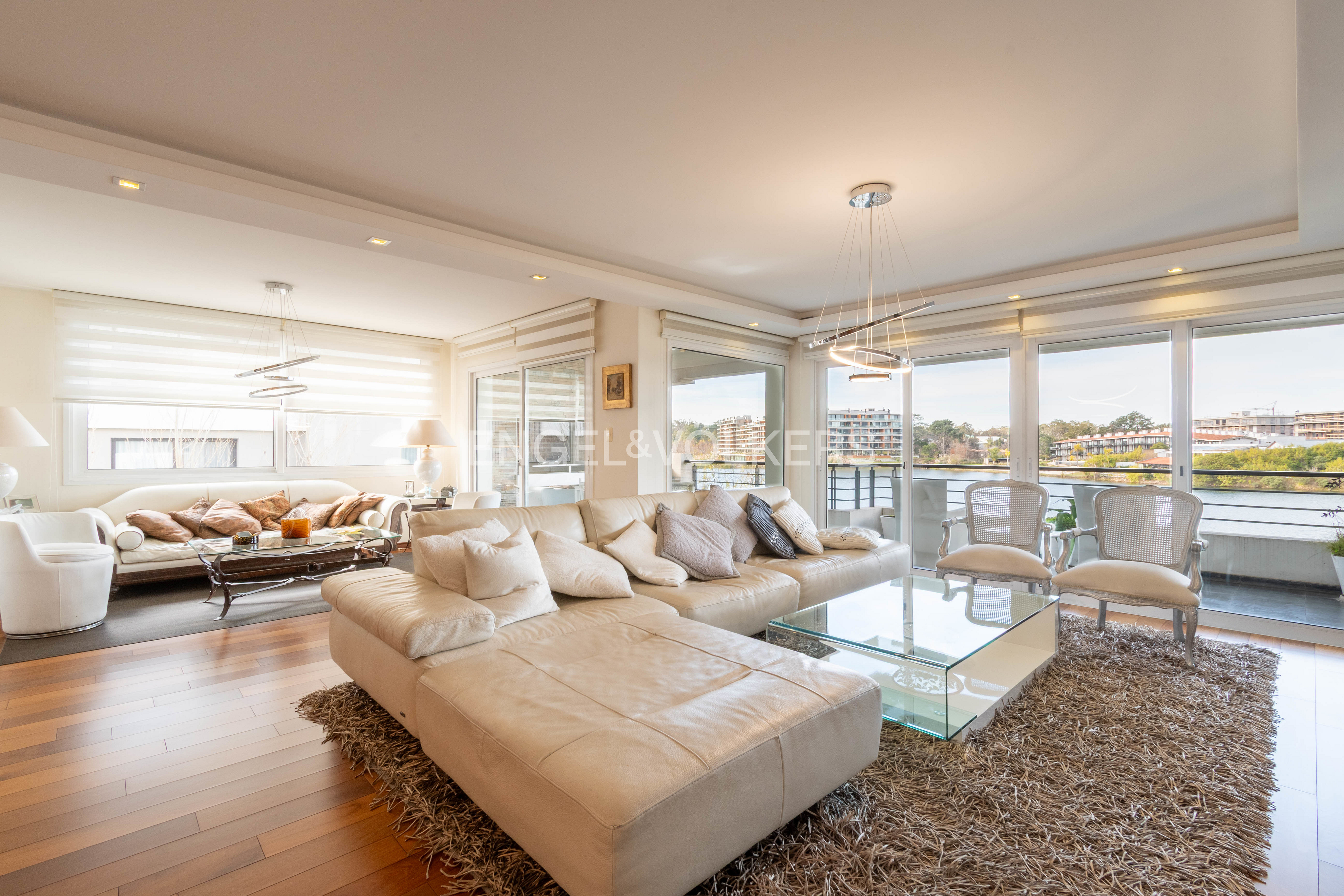 Apartment for sale with terrace and lake view